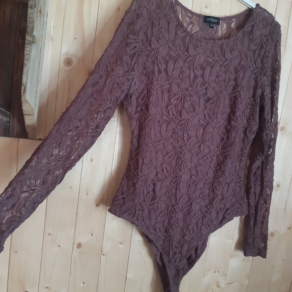 Beautiful wore twice - Picture 2 of 8